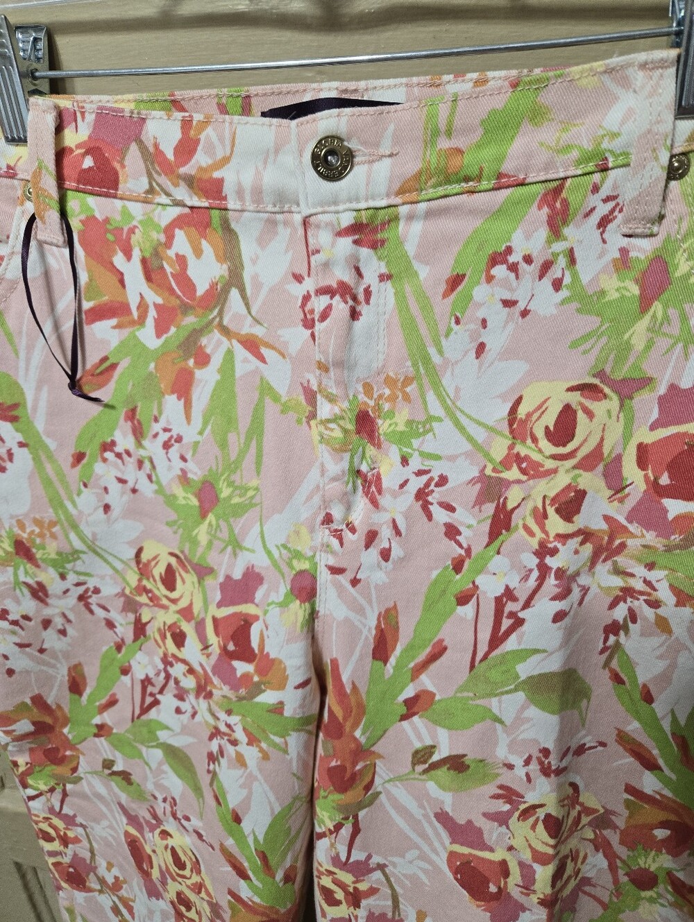 Gloria Vanderbilt Amanda Spring Floral Capri Jeans GUC Size: 16W - Picture 2 of 5